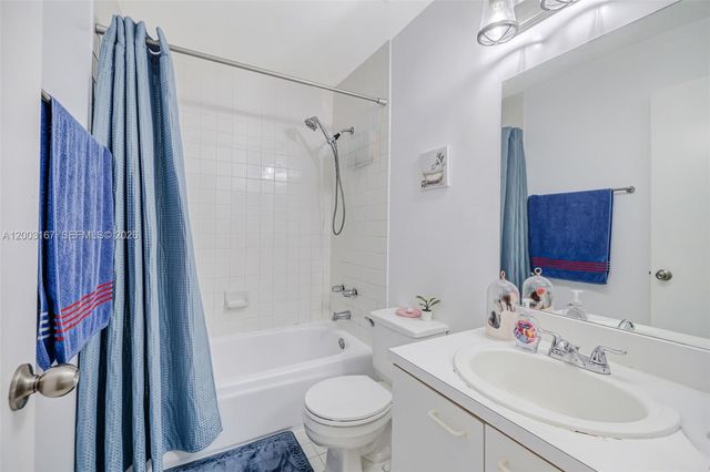 6255 Kendale Lakes Circle 218, Miami, FL 33183