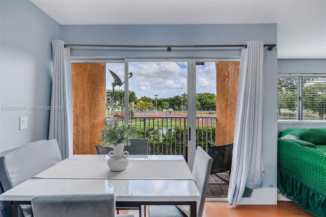 6255 Kendale Lakes Circle 218, Miami, FL 33183