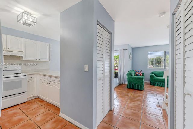 6255 Kendale Lakes Circle 218, Miami, FL 33183
