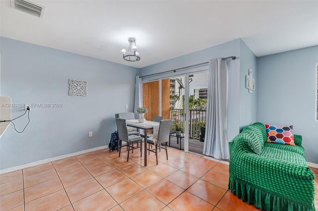 6255 Kendale Lakes Circle 218, Miami, FL 33183
