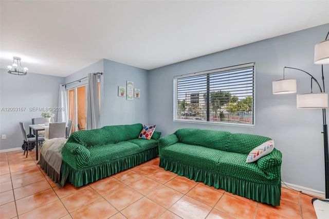 6255 Kendale Lakes Circle 218, Miami, FL 33183