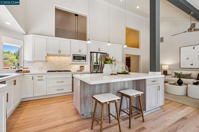 720 Graham Ct, Danville, CA 94526