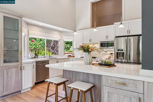 720 Graham Ct, Danville, CA 94526