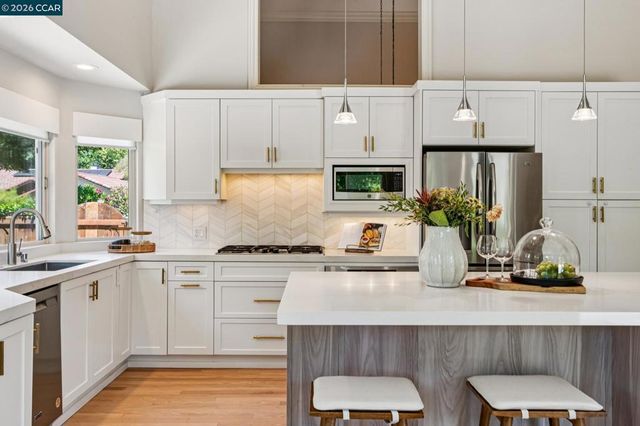 720 Graham Ct, Danville, CA 94526
