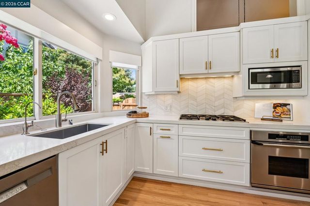 720 Graham Ct, Danville, CA 94526