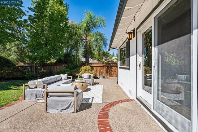 720 Graham Ct, Danville, CA 94526