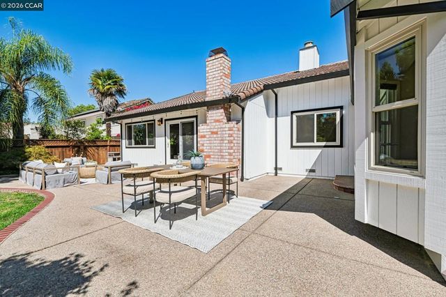 720 Graham Ct, Danville, CA 94526