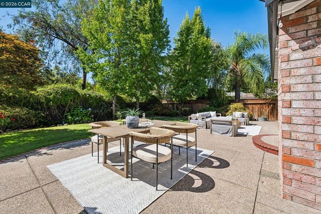 720 Graham Ct, Danville, CA 94526