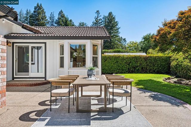 720 Graham Ct, Danville, CA 94526