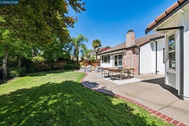 720 Graham Ct, Danville, CA 94526