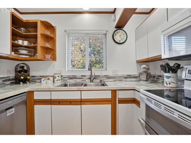 206 Se 220TH Ave, Gresham, OR 97030