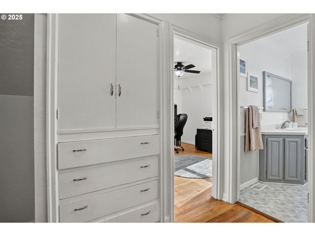 206 Se 220TH Ave, Gresham, OR 97030