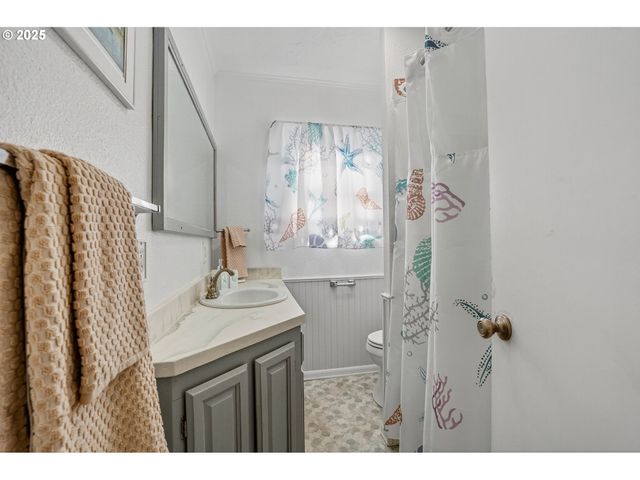 206 Se 220TH Ave, Gresham, OR 97030