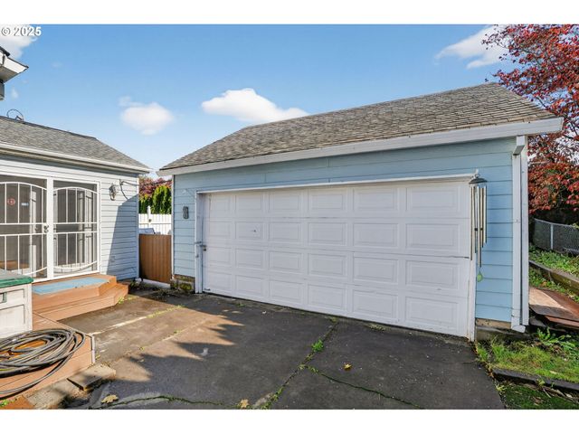 206 Se 220TH Ave, Gresham, OR 97030