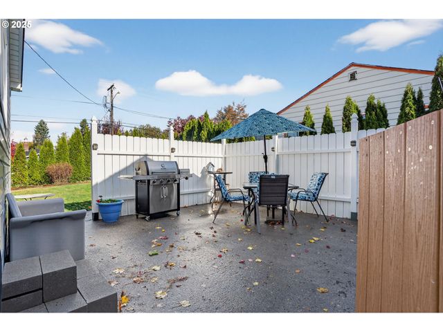 206 Se 220TH Ave, Gresham, OR 97030