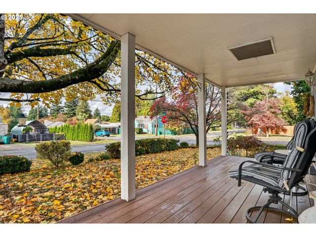 206 Se 220TH Ave, Gresham, OR 97030