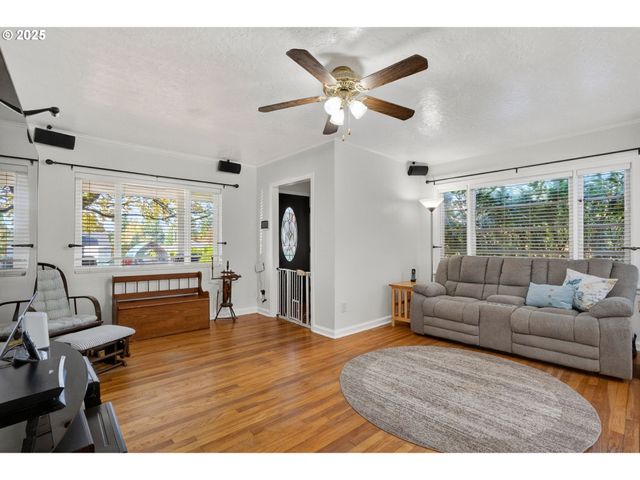 206 Se 220TH Ave, Gresham, OR 97030