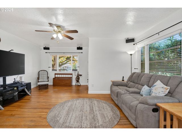 206 Se 220TH Ave, Gresham, OR 97030