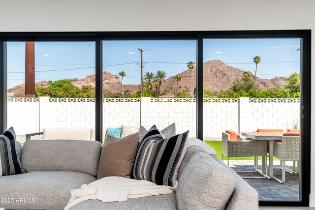 4464 E CAMPBELL Avenue, Phoenix, AZ 85018