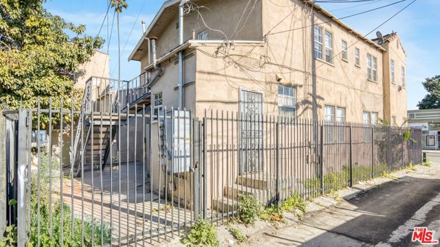 838 E 43rd Street, Los Angeles, CA 90011