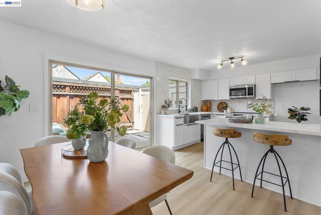 14715 Doolittle Dr, San Leandro, CA 94577