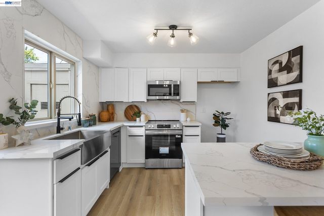14715 Doolittle Dr, San Leandro, CA 94577