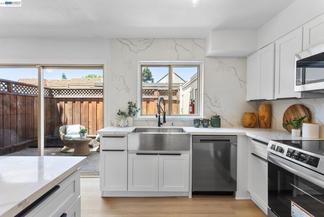14715 Doolittle Dr, San Leandro, CA 94577