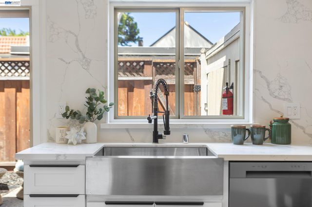 14715 Doolittle Dr, San Leandro, CA 94577
