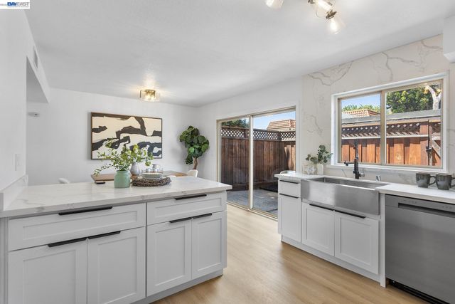 14715 Doolittle Dr, San Leandro, CA 94577