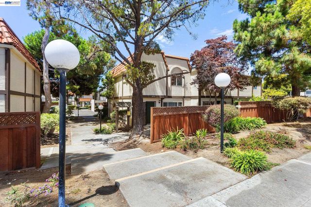 14715 Doolittle Dr, San Leandro, CA 94577