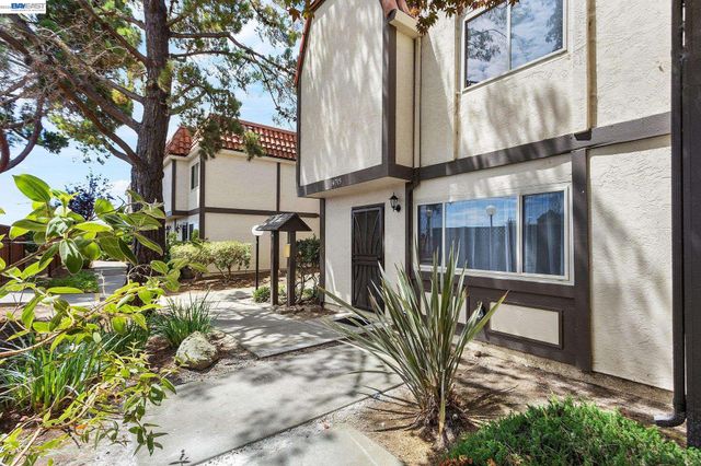 14715 Doolittle Dr, San Leandro, CA 94577