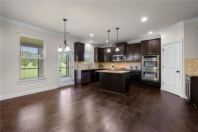 3256 Alhambra Circle, Hampton, GA 30228