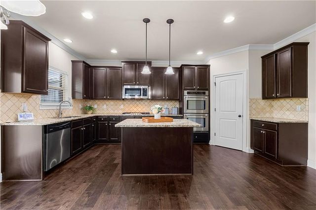 3256 Alhambra Circle, Hampton, GA 30228