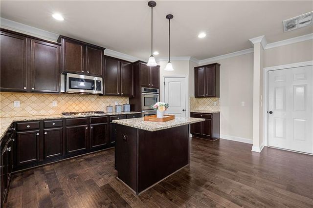 3256 Alhambra Circle, Hampton, GA 30228