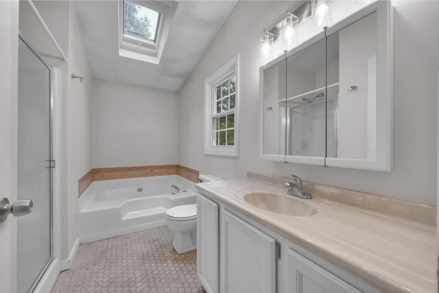139 Podunk Rd, Sturbridge, MA 01566