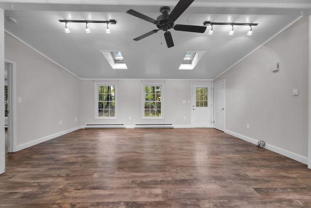 139 Podunk Rd, Sturbridge, MA 01566