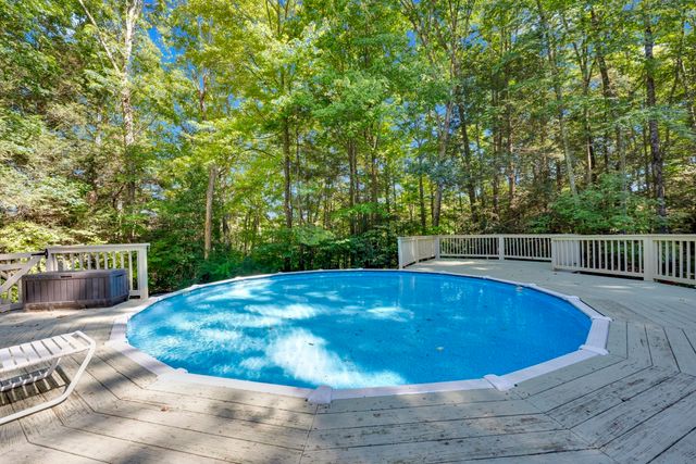 139 Podunk Rd, Sturbridge, MA 01566