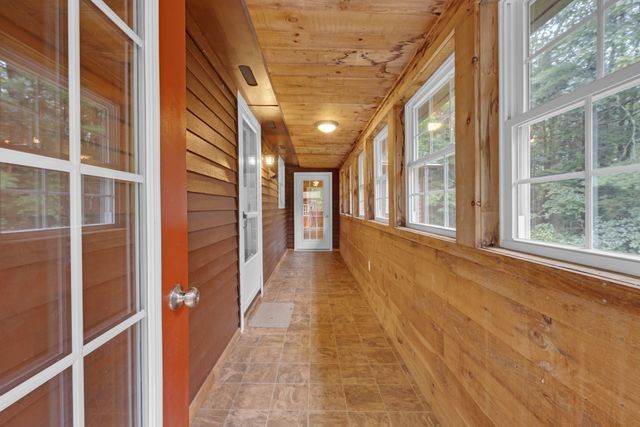 139 Podunk Rd, Sturbridge, MA 01566
