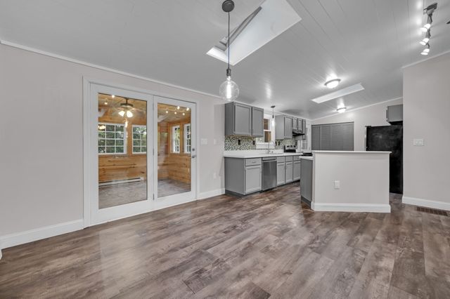 139 Podunk Rd, Sturbridge, MA 01566