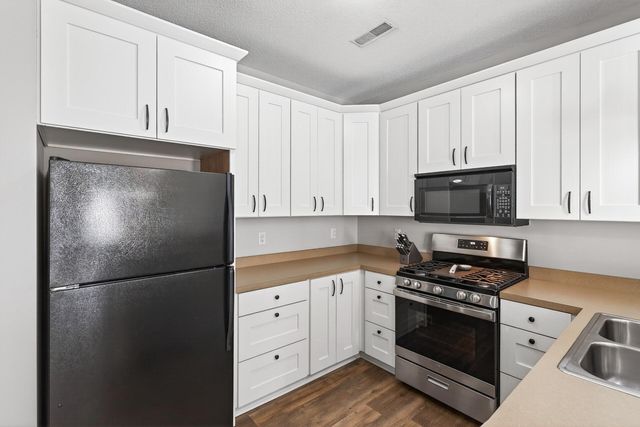 7769 Madelyn Creek Drive, Victoria, MN 55386