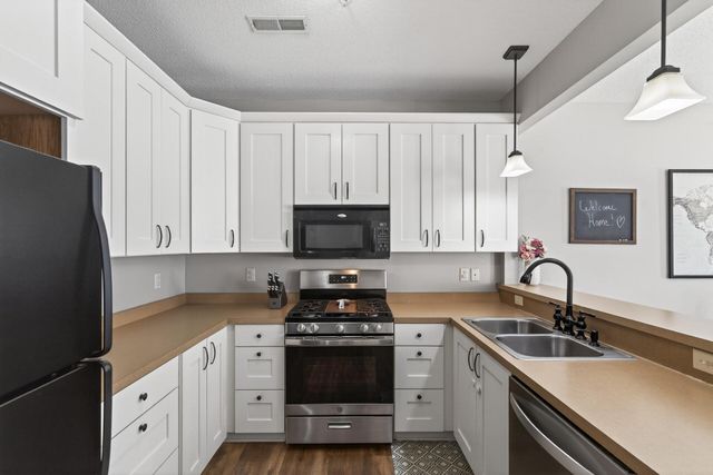 7769 Madelyn Creek Drive, Victoria, MN 55386