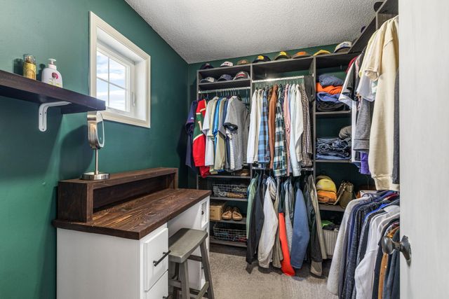 7769 Madelyn Creek Drive, Victoria, MN 55386