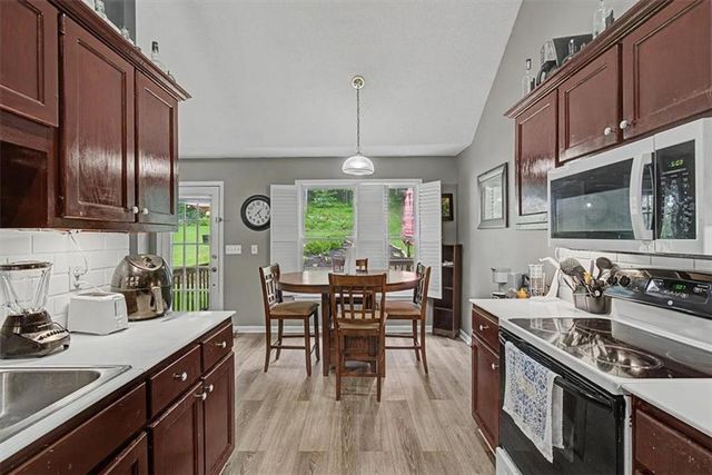 32 Country Meadow Way NW, Cartersville, GA 30121