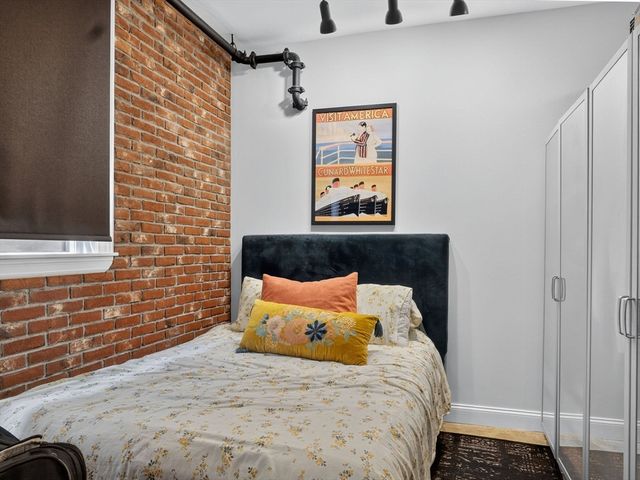 7 Crombie St 4, Salem, MA 01970