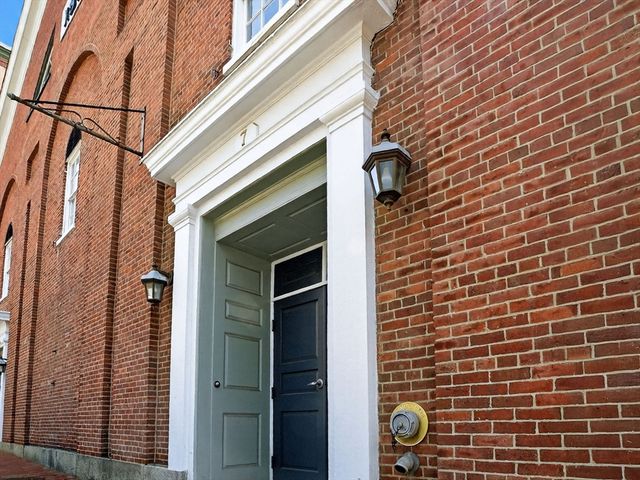 7 Crombie St 4, Salem, MA 01970