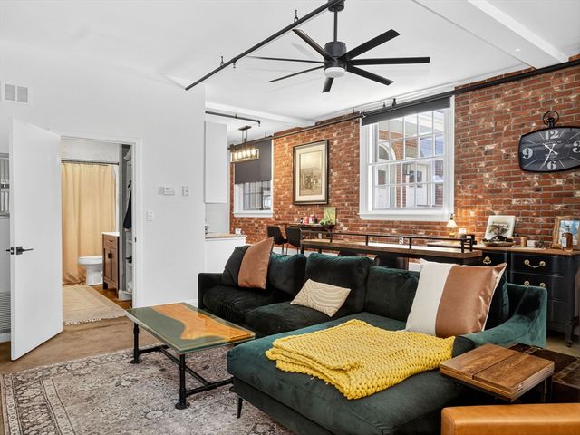 7 Crombie St 4, Salem, MA 01970