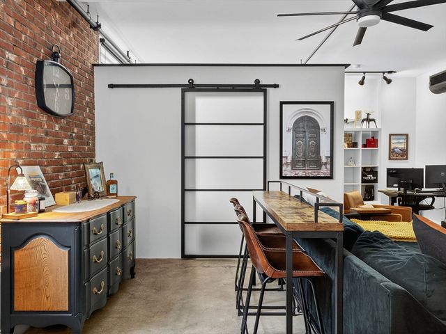 7 Crombie St 4, Salem, MA 01970