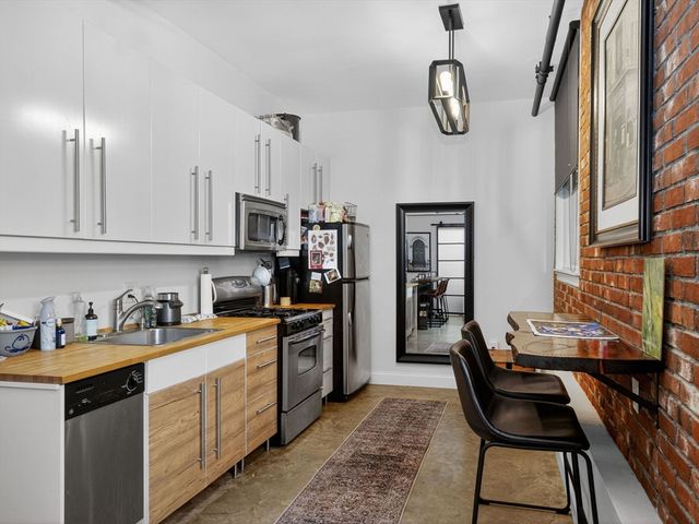 7 Crombie St 4, Salem, MA 01970