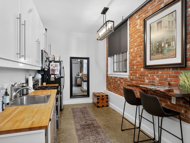 7 Crombie St 4, Salem, MA 01970