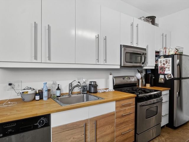 7 Crombie St 4, Salem, MA 01970
